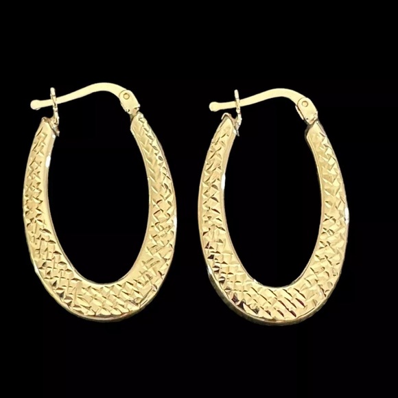Large Oval Hoop Earing 18K Marked Solid Gold. 100% Pawnable, Japan Solid Gold. - Picture 4 of 11